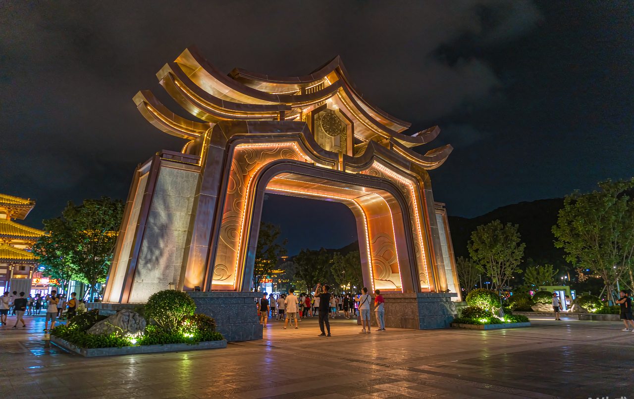 文旅夜游灯光美陈 · 文旅街区