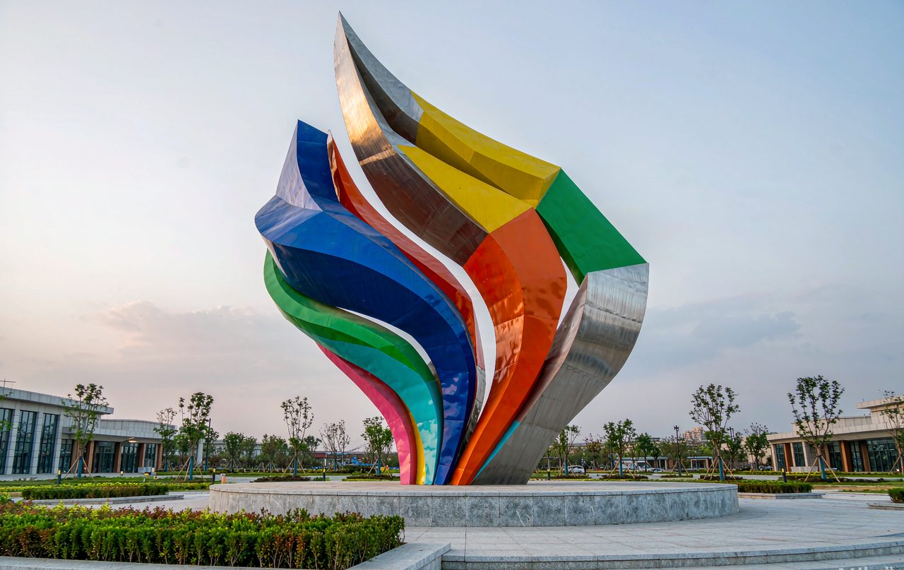 南京雕塑定制 · 多色拼色造型实景